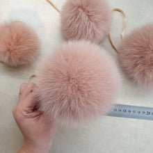 Load image into Gallery viewer, Pink  polarfox pompom
