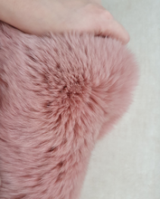 Load image into Gallery viewer, Pink  polarfox pompom
